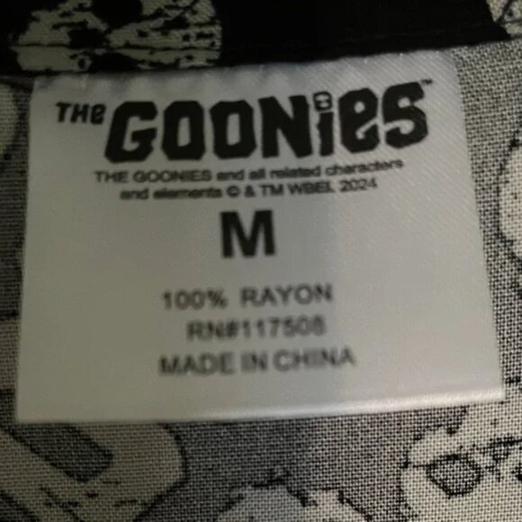 GOONIES print super comfortable rayon fabric Hawaiian shirt style short sleeve M - Picture 5 of 9